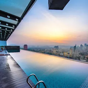 Regalia Skypool Klcc Hostal
